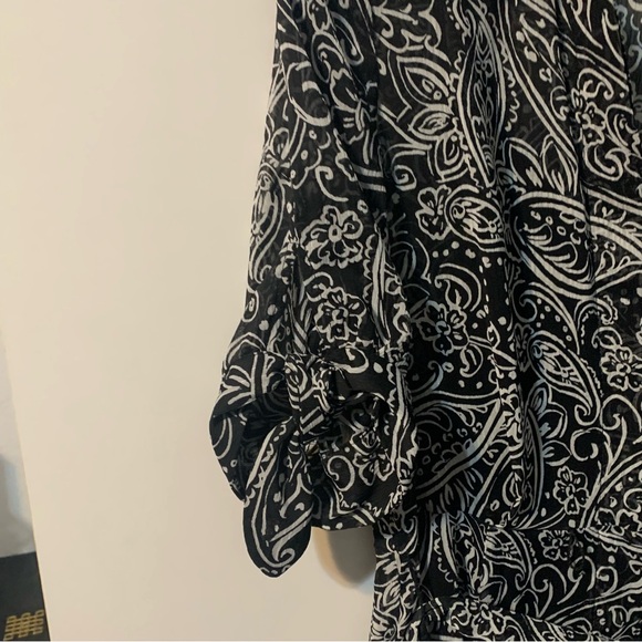 Calvin Klein Black and White Paisley Print Dress with Tie. Size 4 - Picture 10 of 13